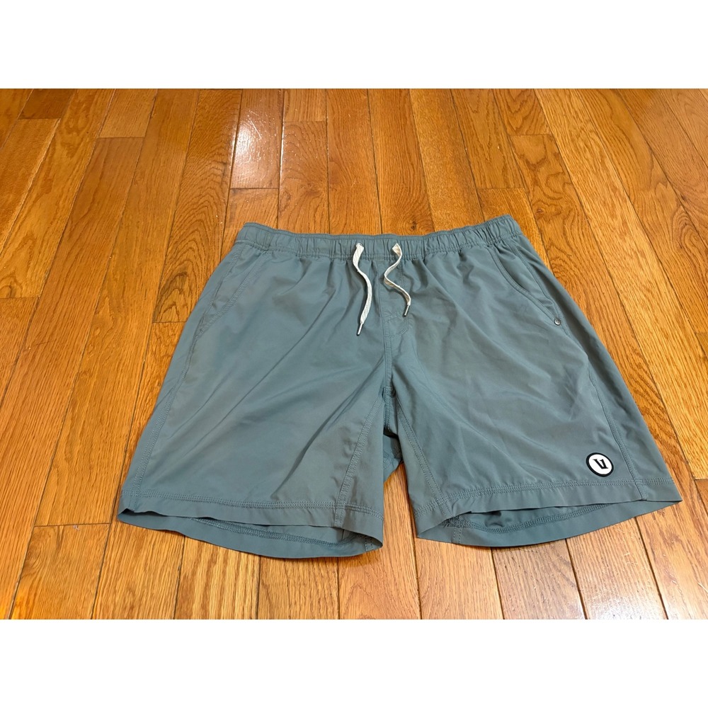 Vuori Banks Shorts Mens gym running size large  Sage Green Athletic Performance
